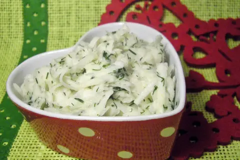 Surówka z kalarepy: Idealna, chrupiąca i bez wody! Przepis