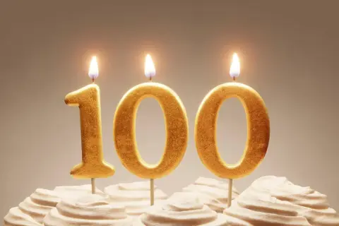 Jaka emerytura po ukończeniu 100 lat? Sprawdź, co przysługuje!