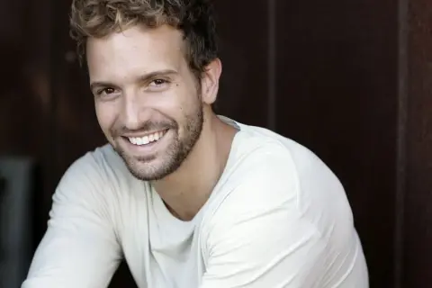 Pablo Alborán sonríe, ¡consigue tus entradas para su concierto en Zaragoza!