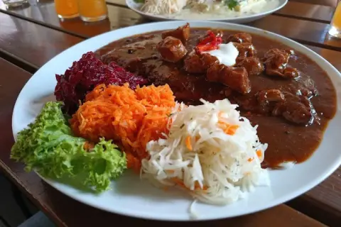 Ustka gdzie zjeść: najlepsze tanie miejsca na pyszne jedzenie