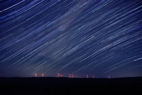 Spadające gwiazdy: meteory, meteoryty i roje. Prawda o kosmosie.
