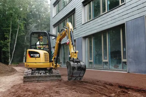 Ile kosztuje minikoparka? Ceny, wynajem i koszty sprawdź!