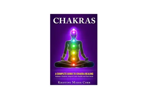 Okładka książki "Chakras" z sylwetką w pozie medytacyjnej i kolorowymi czakrami.