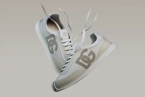 Scarpe Dolce & Gabbana con logo DG. Impara come riconoscere scarpe Dolce e Gabbana false osservando dettagli e materiali.