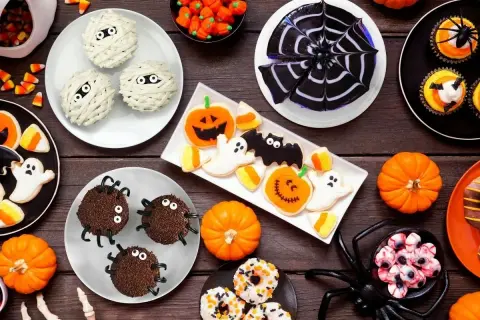Najlepsze przepisy na ciasta na Halloween, które zaskoczą gości