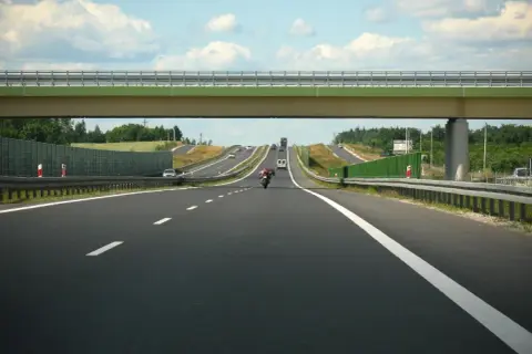 Czy na autostradzie A1 można płacić kartą? Sprawdź dostępne metody płatności!