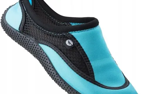 Buty do wody: Jak wybrać idealne na jeżowce, plażę i morsowanie?