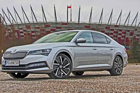 Skoda Superb jaki silnik wybrać, aby uniknąć wysokich kosztów?