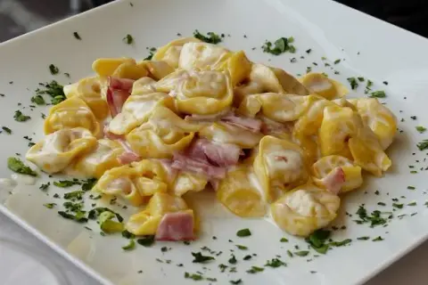 Jak zrobić tortellini z mięsem – prosty przepis na domowy obiad