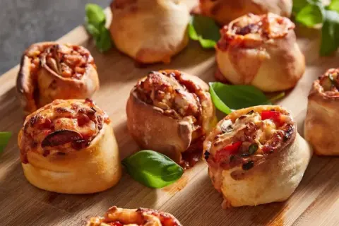 Jak zrobić rollsy jak z Pizza Hut - prosty przepis na smaczne danie
