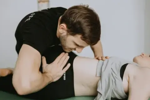 Jak się zwracać do fizjoterapeuty, aby uniknąć niezręczności?
