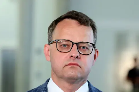 Czy Marcin Romanowski ma żonę? Odkryj prawdę o jego stanie cywilnym