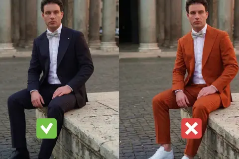 Uomo in abito blu scuro con papillon, approvato. A destra, lo stesso uomo in abito arancione con sneakers, bocciato. Ecco come abbinare le righe.