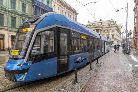 Czy we Wrocławiu uczniowie jeżdżą za darmo? Sprawdź, kto może skorzystać