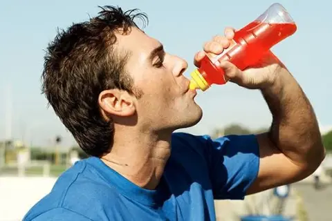 Bebidas con Electrolitos: ¿Cuándo las necesitas y cómo prepararlas?