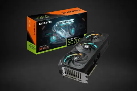 Gigabyte GeForce RTX 5070 Ti Grafikkarte mit Verpackung. "Ti" bei Grafikkarten steht für verbesserte Leistung.