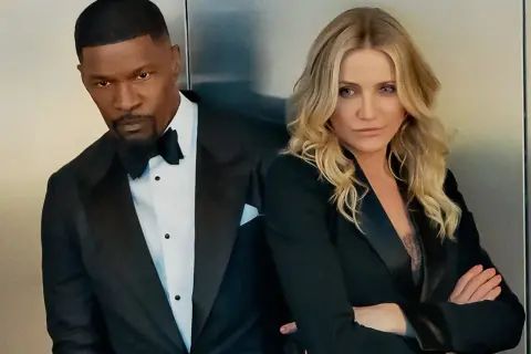 Jamie Foxx und Cameron Diaz in einem eleganten Schwarz-Weiß-Look, der an ihre Filme erinnert.