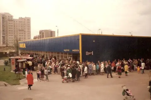 Pierwszy sklep IKEA w Polsce: historia, otwarcie i znaczenie dla rynku
