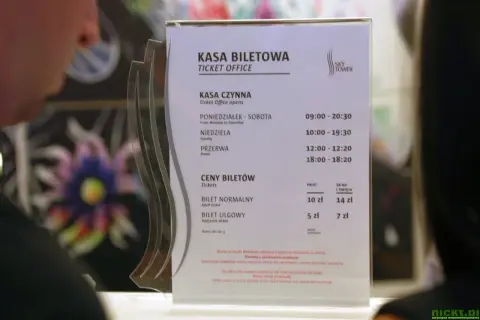 Sky Tower Wrocław cennik: bilety normalne 10/14 zł, ulgowe 5/7 zł. Kasa czynna od 9:00 do 20:30.