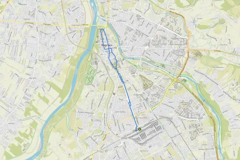 Mapa Nowego Sącza z zaznaczoną trasą rowerową. Widoczne ulice, parki i rzeka Dunajec.