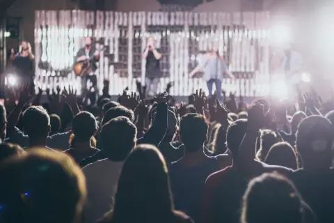 Gdzie bezpiecznie kupić bilety na koncert, aby uniknąć oszustw?