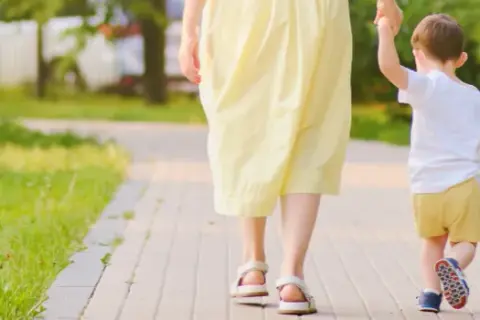 Jak długo trwa 8 skok rozwojowy? Czas trwania i co wpływa na długość