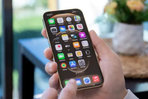Haptyka w iPhone – jak zmienia sposób korzystania z telefonu?