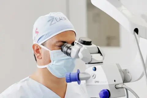 Korekcja astygmatyzmu: Okulary, laser, soczewki co wybrać?