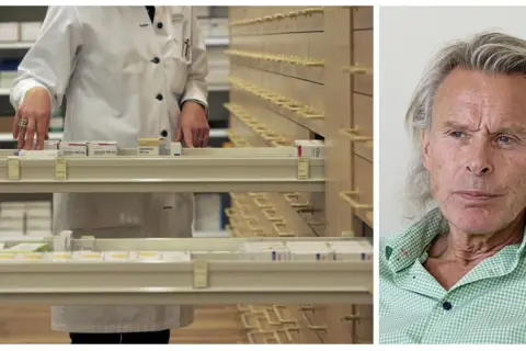 En person i vit rock hanterar mediciner i ett apotek. Bredvid syns en man med grått hår. Kanske en patient som besöker sin psykiatri.