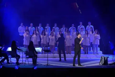 Tekst piosenki Mario, czy ty wiesz? Odkryj głębię tej kolędy