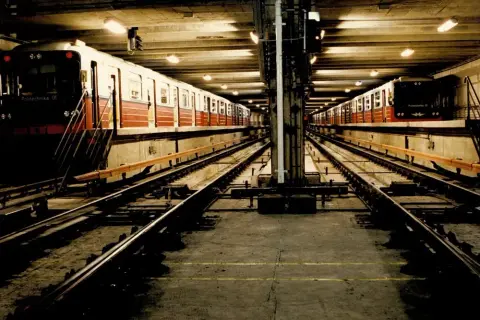 Kiedy powstało metro w Warszawie? Data i długa historia budowy