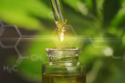 Jak używać olejku CBD: skuteczne metody i dawkowanie dla Ciebie