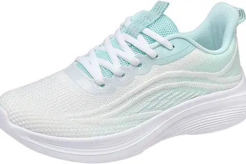 Scarpa da ginnastica bianca e azzurra, con lacci bianchi e suola spessa. Ideale per chi ha il piede largo e cerca comfort e stile.