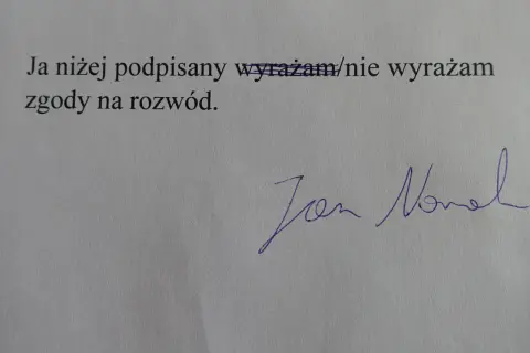 Podpis pod tekstem "Ja niżej podpisany wyrażam/nie wyrażam zgody na rozwód." - to ważny krok, gdy zastanawiasz się, jak złożyć pozew rozwodowy.
