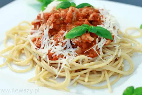Spaghetti bolognese: ile kcal na 100g? Zaskakujący zakres i triki
