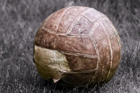 Gdzie powstała piłka nożna? Podróż do kolebki futbolu!