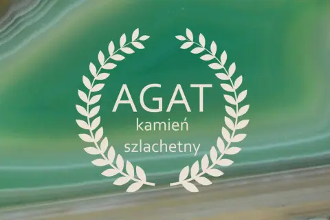 Agat, kamień szlachetny, często kojarzony ze znakiem zodiaku, na tle zielonego agatu.