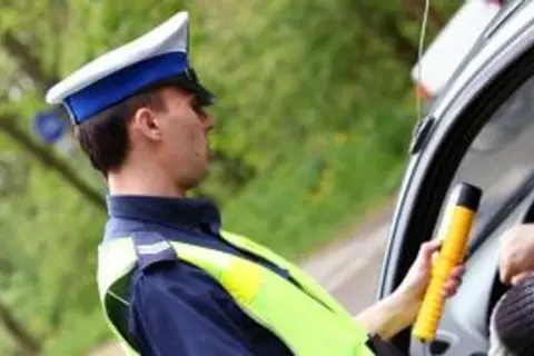 Ile po piwie można prowadzić? Sprawdź, zanim wsiądziesz za kółko