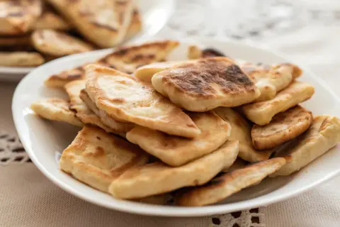 Przepis na ciasto pierogowe z masłem, które zachwyci smakiem