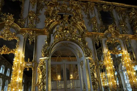 Najpiękniejsze zdjęcia Pałacu Aleksandra w Carskim Siole: galeria i historia