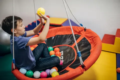 Domino sensoryczne: Klucz do rozwoju zmysłów u dzieci