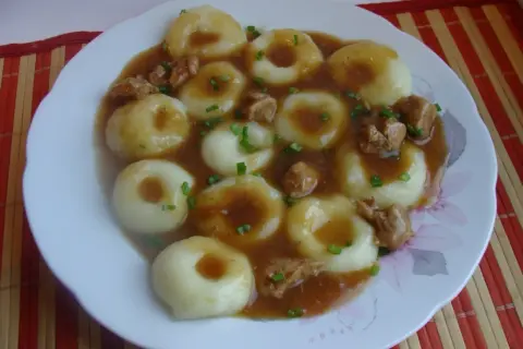 Twój sos do klusek śląskich: Od klasyki po weganizm. Bez błędów!