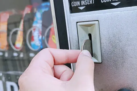 Ile kosztuje wynajem automatu vendingowego? Poznaj ukryte koszty