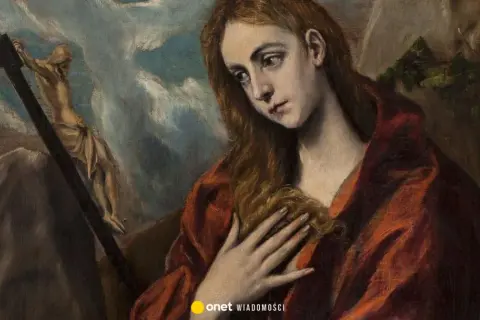 Maria Magdalena, kim była? Obraz przedstawia ją w zadumie, z ręką na piersi, obok krzyża z postacią Chrystusa.