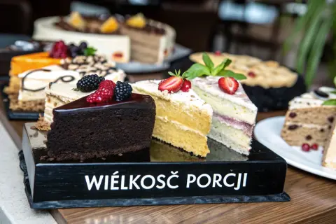 Ile tortu na 40 osób? Uniknij błędów, zamów idealny!