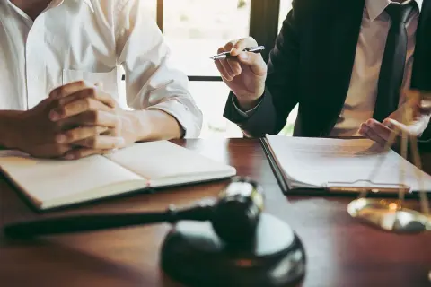 Chwilówki po jakim czasie komornik? Sprawdź, zanim będzie za późno