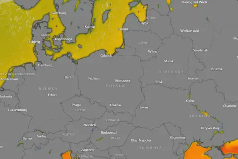 Mapa pokazuje temperaturę Bałtyku. Kolory wskazują, ile stopni ma Bałtyk teraz, od żółtego po pomarańczowy.