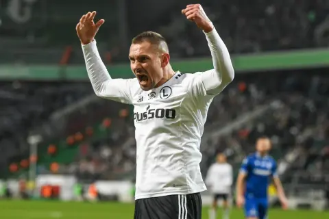 Ile zarabia Jędrzejczyk w Legii? Zaskakujące fakty o jego wynagrodzeniu