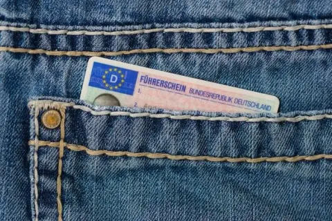 Jak zgłosić zgubienie prawa jazdy i uniknąć dodatkowych kosztów