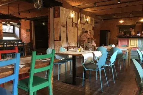 Gdzie zjeść w Pruszkowie? Odkryj najlepsze restauracje i smaki